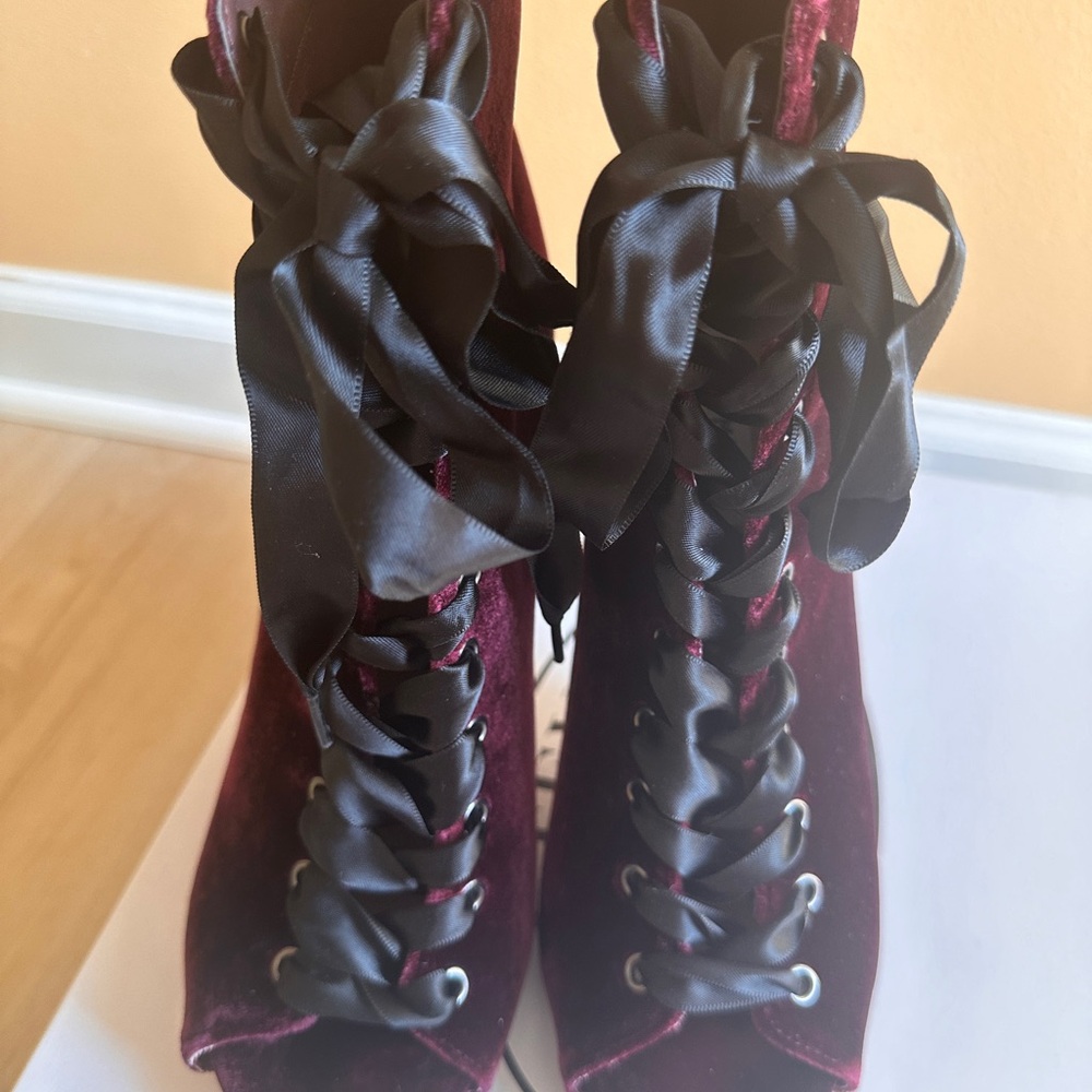 Steve Madden Zepplin Bootie